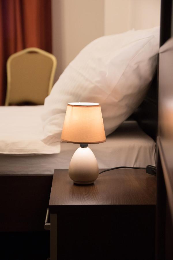 Hotel Hensch Лодз Екстериор снимка