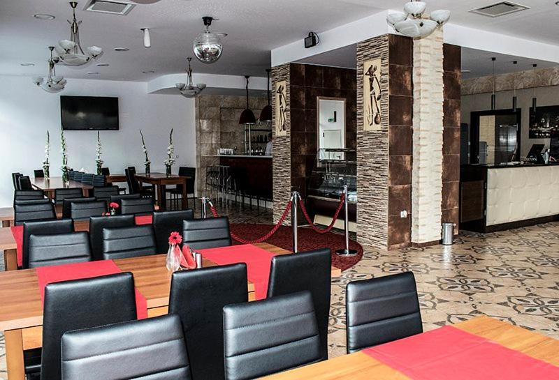 Hotel Hensch Лодз Екстериор снимка