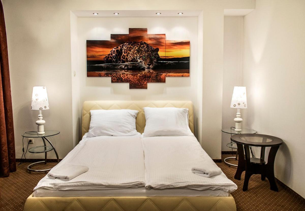 Hotel Hensch Лодз Екстериор снимка